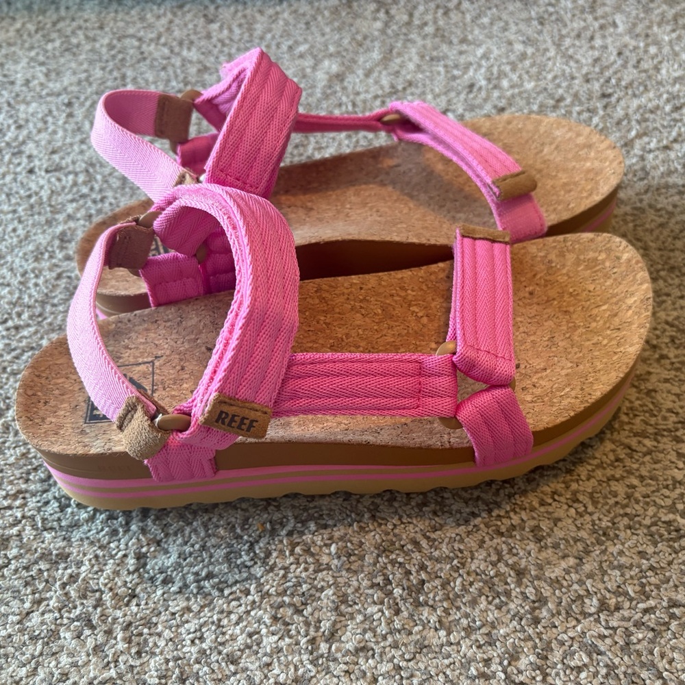 Reef Women's Pink Sandals NWOT Size 8.5